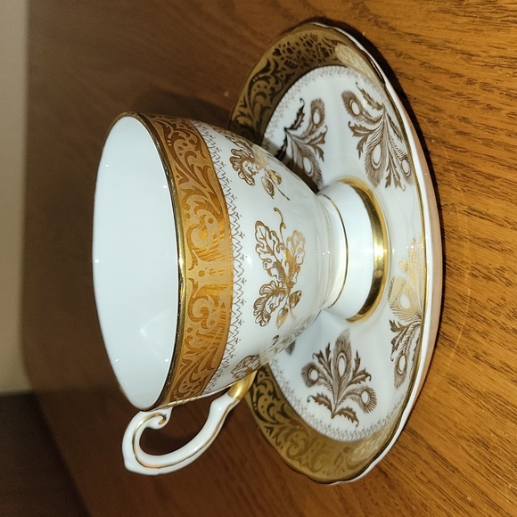 royal chelsea Accents Royal Chelsea Bone China Fold Tea Cup And